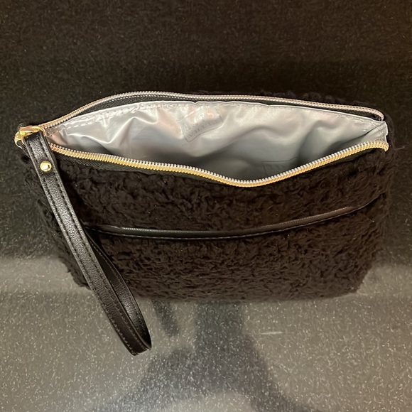 (1 NEW) SHERPA Wristlet w/Pockets & (1) Smaller Wristlet w/Zip Pockets - Picture 6 of 7